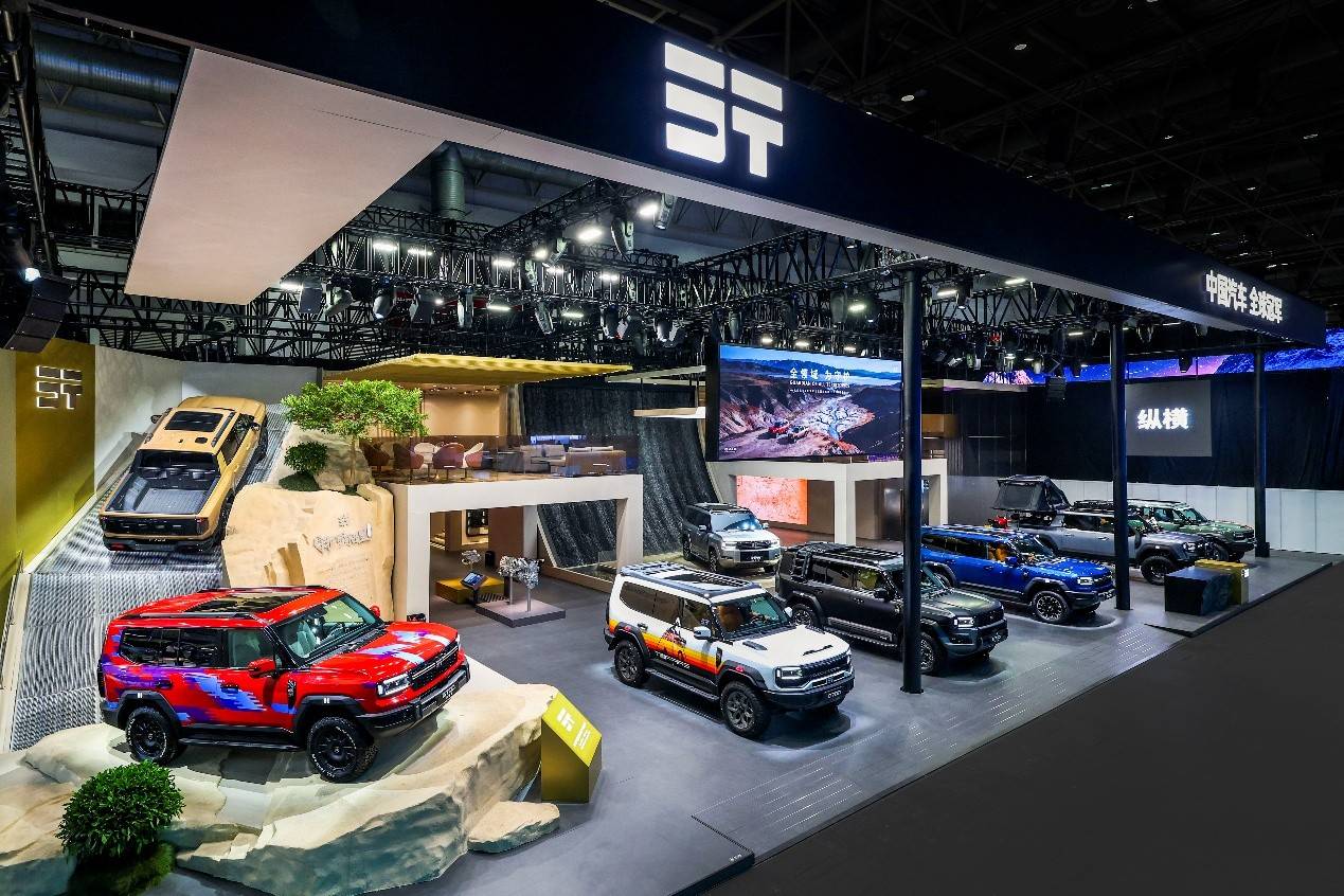 纵横在北京车展上发了 6 款新车，想要打造一个 700 系宇宙